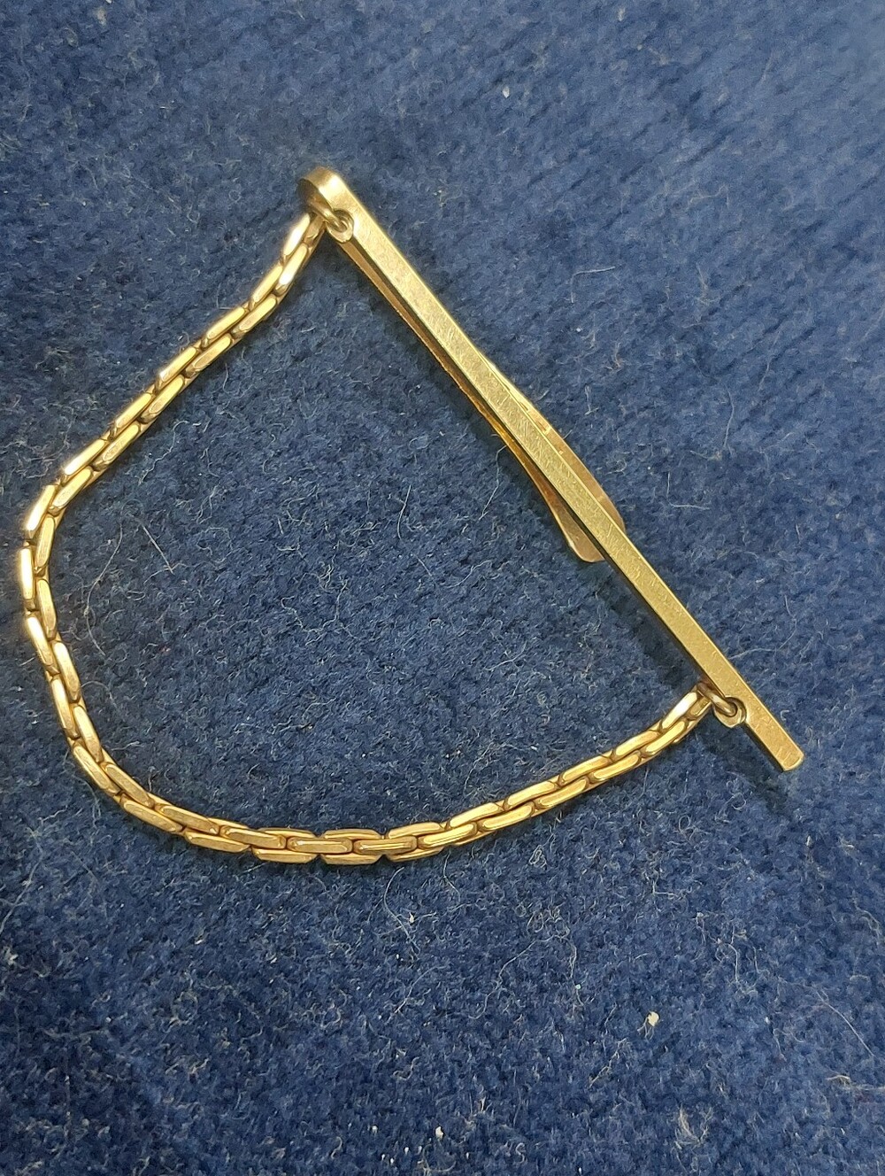 Vintage Krementz Gold Tone Plain Tie Bar Bar Clasp Safety Chain Signed USA